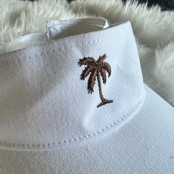 White visor - Picture 2 of 3